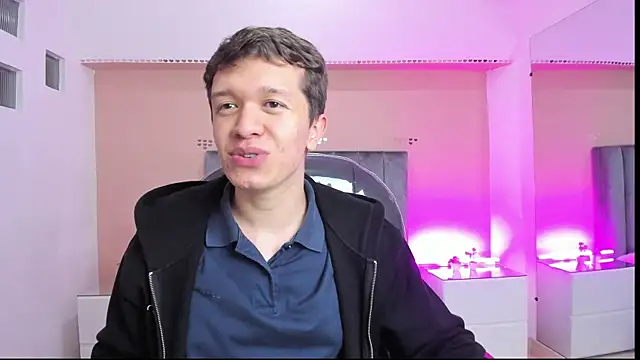 Show modela ken_col na web-kameri