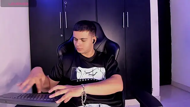 XXX chat uživo modela Liam_Mateo