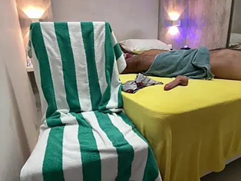 Show modela CasadoLutadorBigStuds na web-kameri