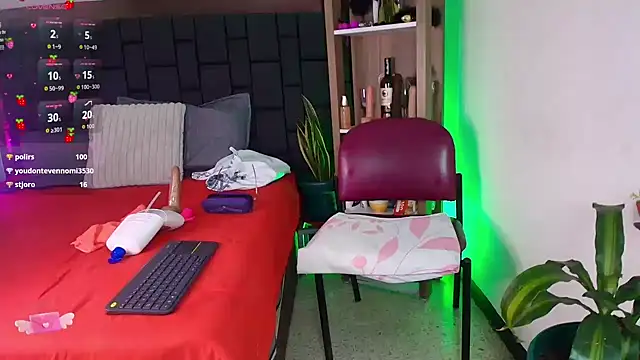 EllenaBoobs_ élő XXX-chatje