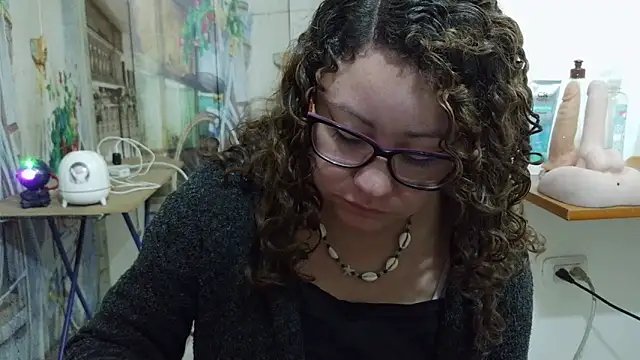 curly_greeneyed Chat XXX in diretta