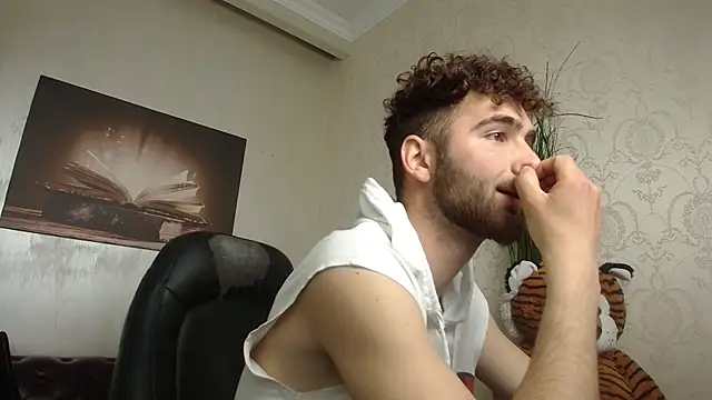 Pertunjukan Kamera Web KyloEast