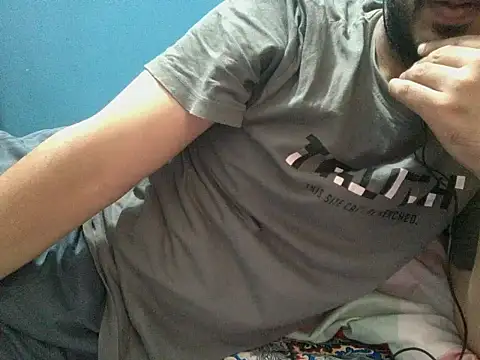 Precumboner élő XXX-chatje