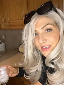 LittleMissEeve 在線直播表演