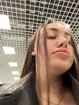 KiraSunshine élő XXX-chatje