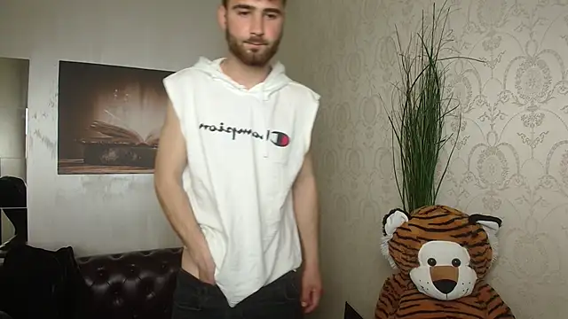 KyloEast webcam show