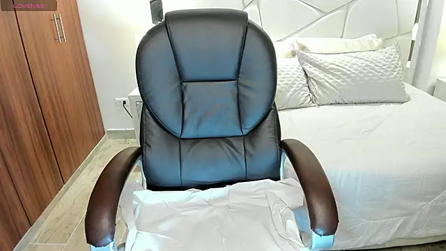 Natasha_Kiim_ Adlı Modelin Canlı XXX Sohbeti