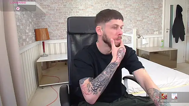 Czat XXX na żywo – JonahShaw