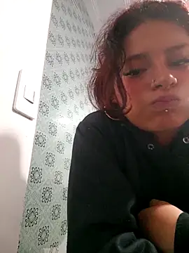 Sary_LittleSmiles' Live XXX Chat