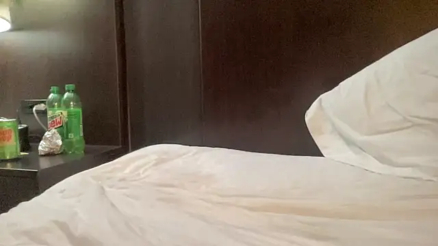 Kcruise9clouds' Webcam Show