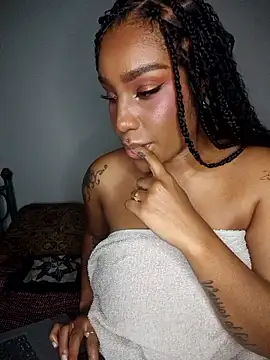 Queen_Amara webcam show