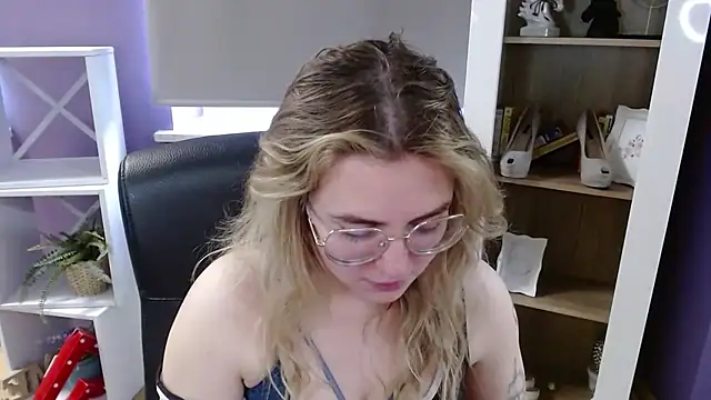 Zoey_EroticのライブXXXチャット