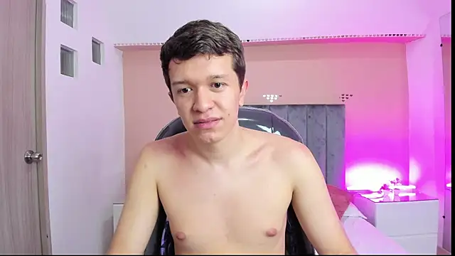 ken_col: διαδικτυακό σόου στην κάμερα