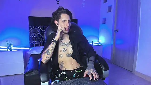 Show modela Vergil_Noir_ na web-kameri