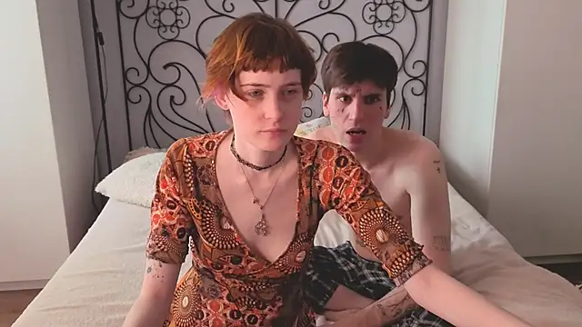 Danny_loves_Mary: α πευθείας συνομιλία ΧΧΧ