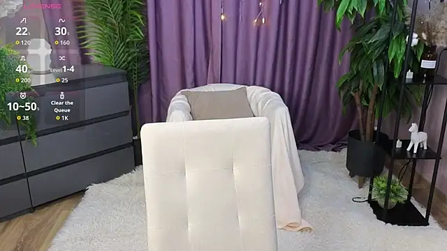 BlondeLina: онлайн-секс-чат