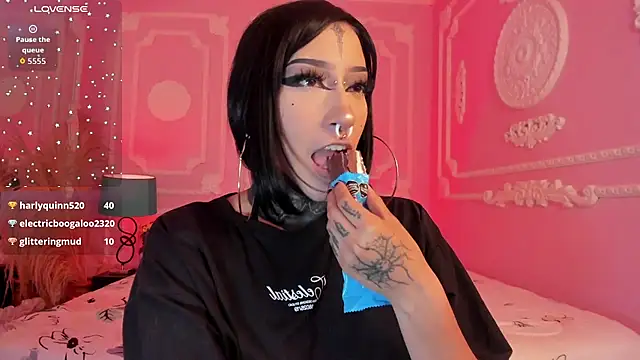 Kat_VonDe: онлайн-секс-чат