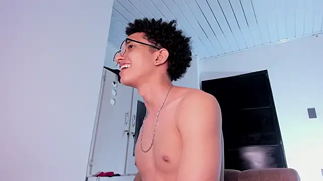 Chat +18 de Cj_davis_ ao vivo