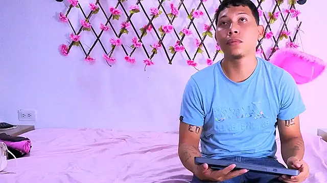 Pertunjukan Kamera Web ANNA_AND_MASTERBOY