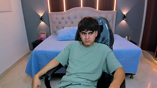 Chat XXX en directo de Tommy18__