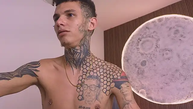 Paulo_527 Show in webcam