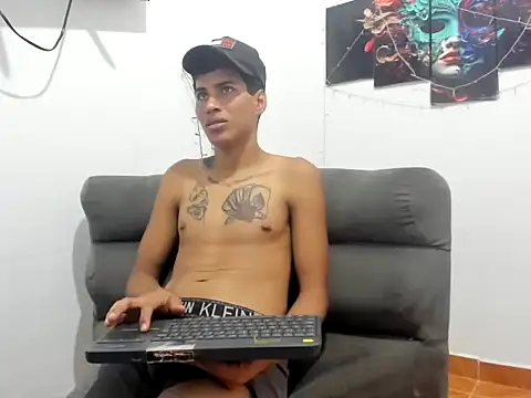 Show modela axeel-king na web-kameri