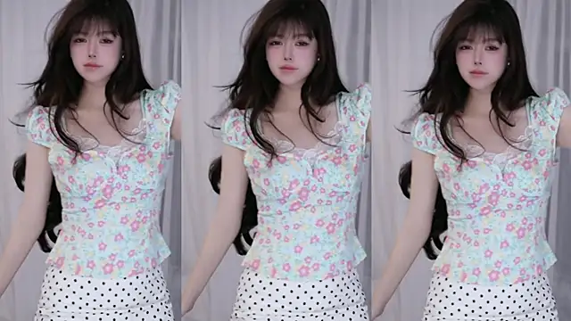 Cecily Adlı Modelin Canlı XXX Sohbeti