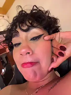 Chat XXX ao vivo de ZahaRoseee