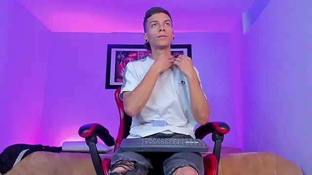 Noahh_Saky live XXX chat