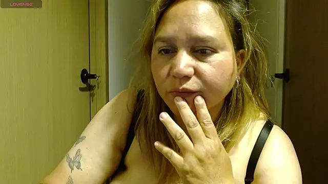 Chatroom XXX en direct de LauraReeves