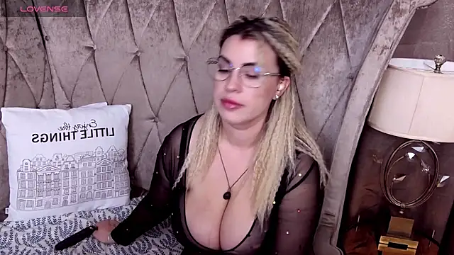 แชท XXX สดของ BustyGizelle