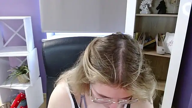 Zoey_Erotic Adlı Modelin Canlı XXX Sohbeti