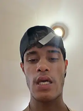 meliodas_23cm: διαδικτυακό σόου στην κάμερα