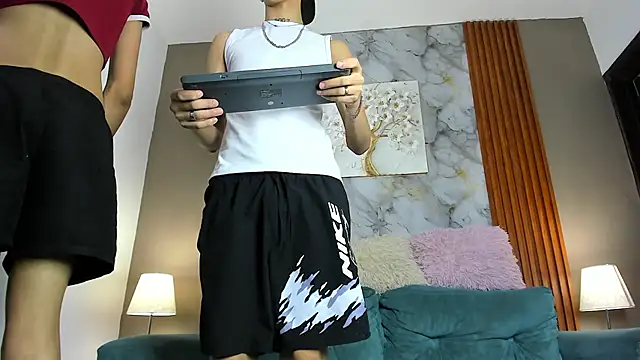 BOYS_PLAY Show Webcam