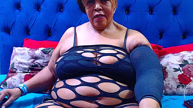 ebonycandy10 Adlı Modelin Canlı XXX Sohbeti