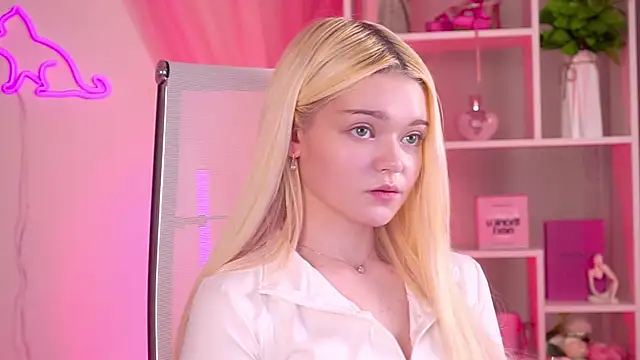 Онлайн чат XXX AdeleCartier