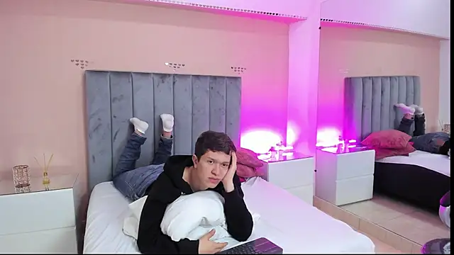 Show modela ken_col na web-kameri