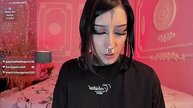 Chat +18 de Kat_VonDe ao vivo