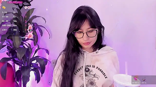 Chat +18 de NayeCloud ao vivo