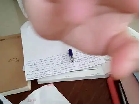 AngelwithEcup: διαδικτυακό σόου στην κάμερα