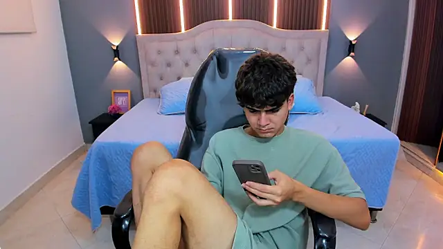 Živý XXX chat Tommy18__