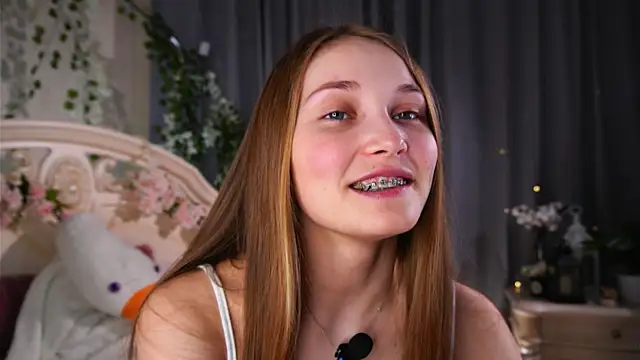 MonaEldon live XXX chat