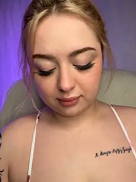 KellyMoors live XXX chat