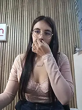 Valk_submissive live XXX chat