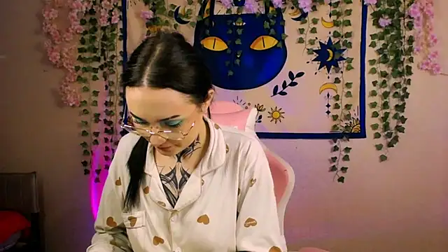 MollyKissy live XXX chat