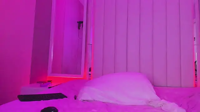 Kendall_curves live XXX chat