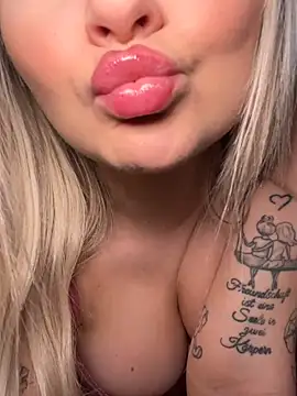 Shorty_Holly webcam show