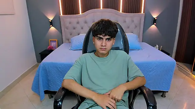 Онлайн чат XXX Tommy18__