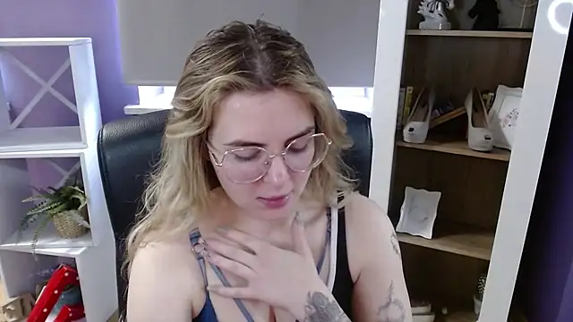 Zoey_Erotic – Naživo XXX chat