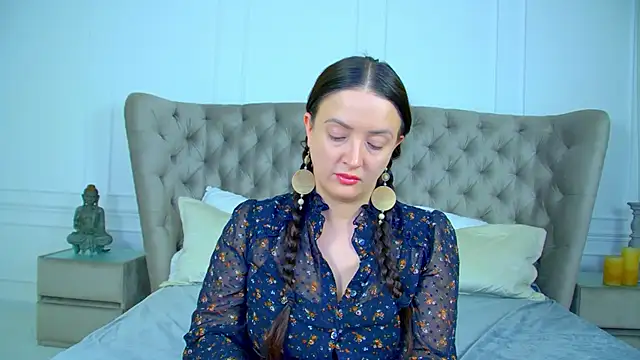 ElinaBellucci 现场XXX聊天